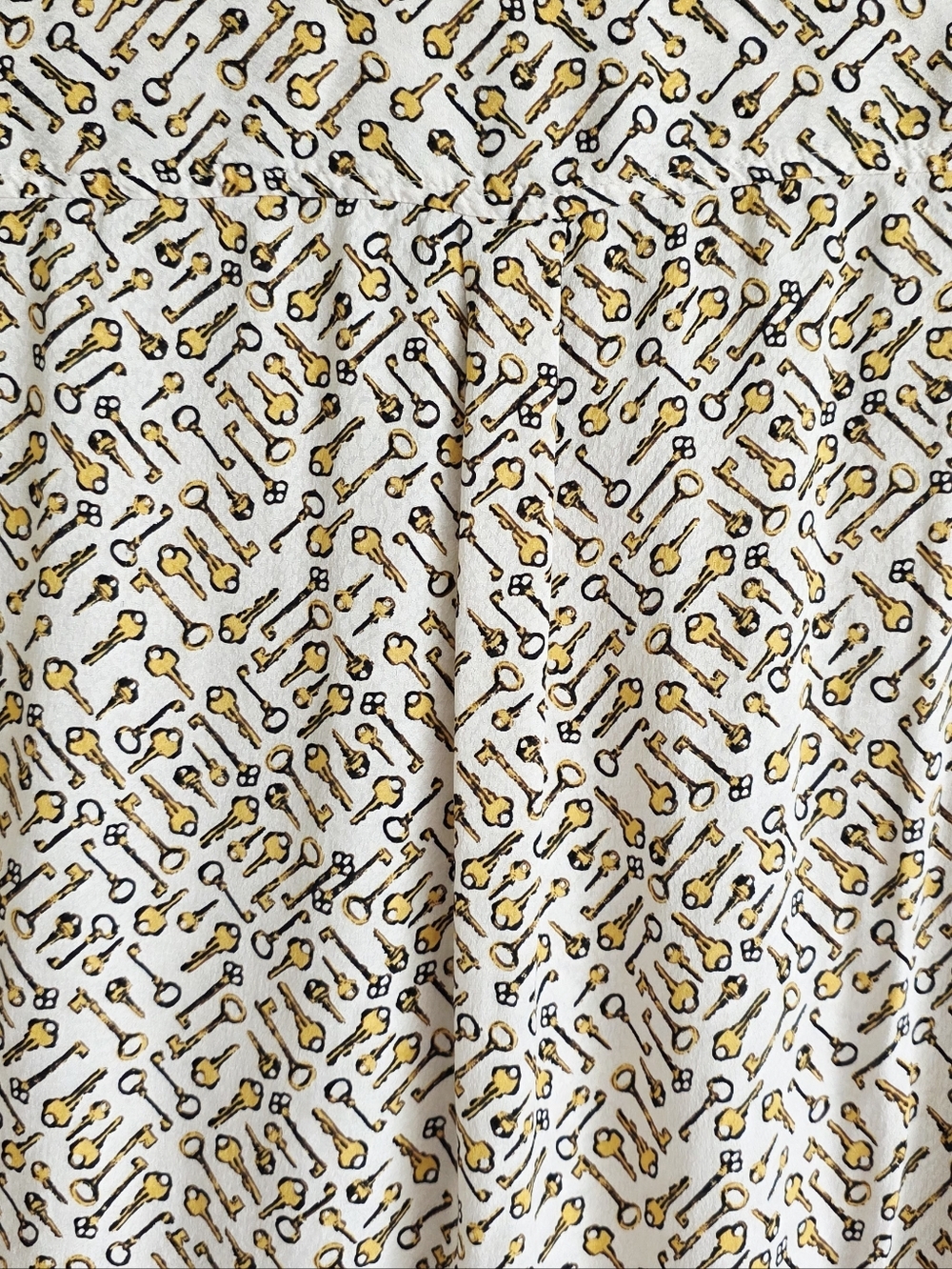 Chico's Cream Button-Down Long Sleeves Shirt Key Novelty Print Women's Size 2 - Picture 6 of 7